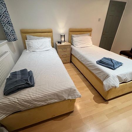 Twin Room At The Bungalow With Shared Shower Room Кетъринг Екстериор снимка