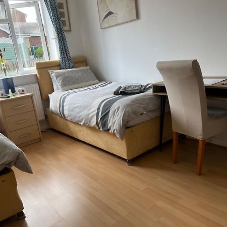 Twin Room At The Bungalow With Shared Shower Room Кетъринг Екстериор снимка