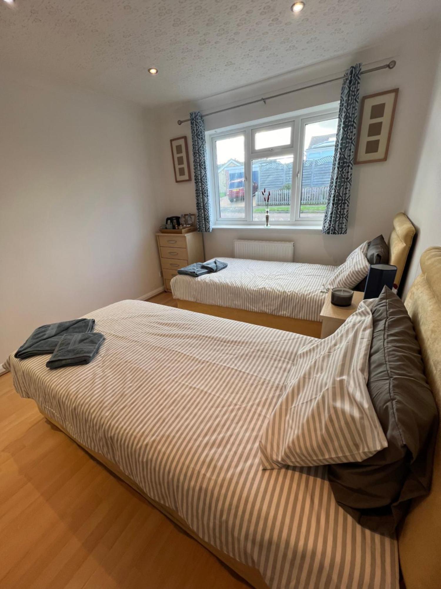 Twin Room At The Bungalow With Shared Shower Room Кетъринг Екстериор снимка